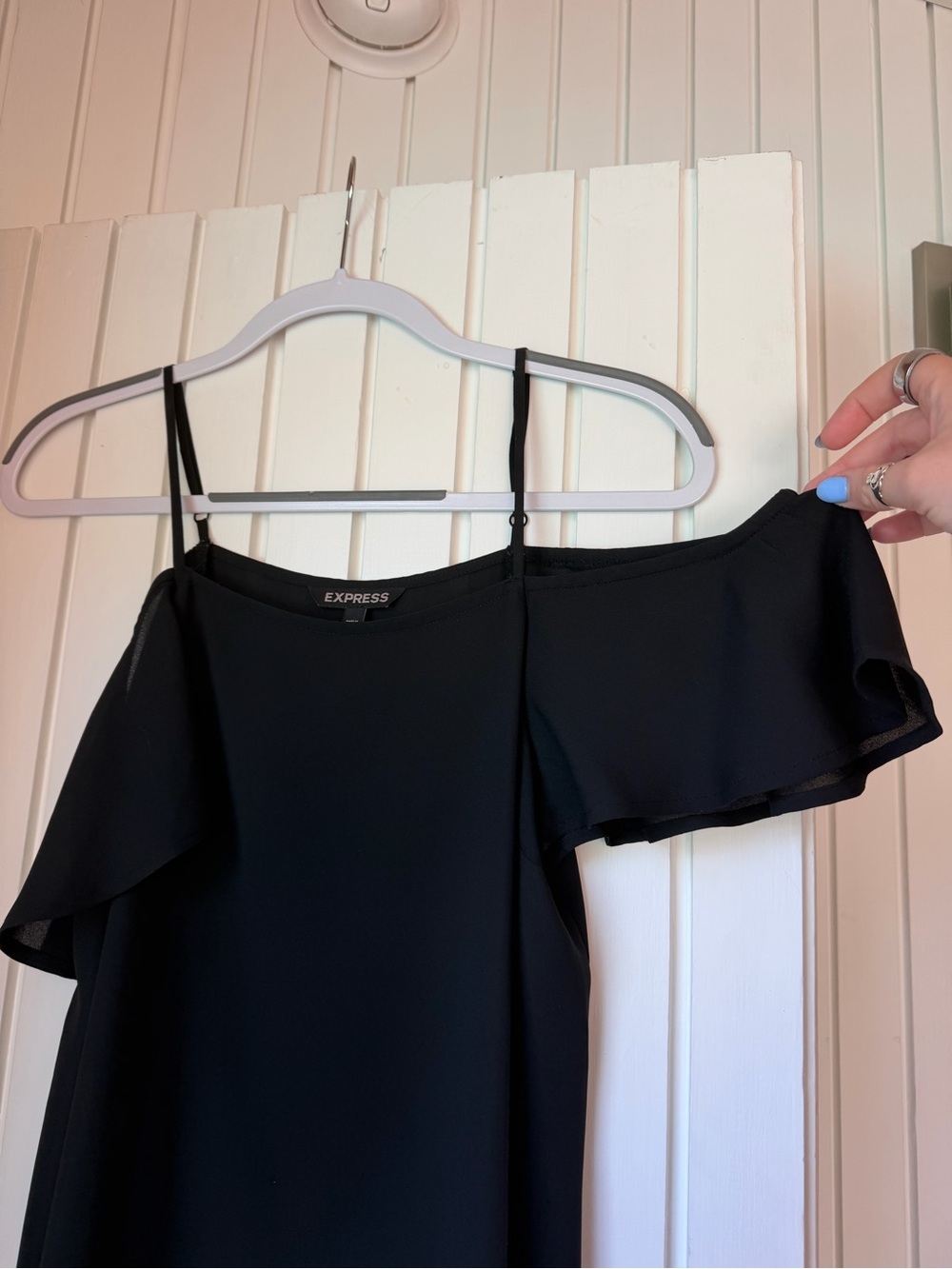 Express Black Off-Shoulder Ruffle Cami - Picture 2 of 3